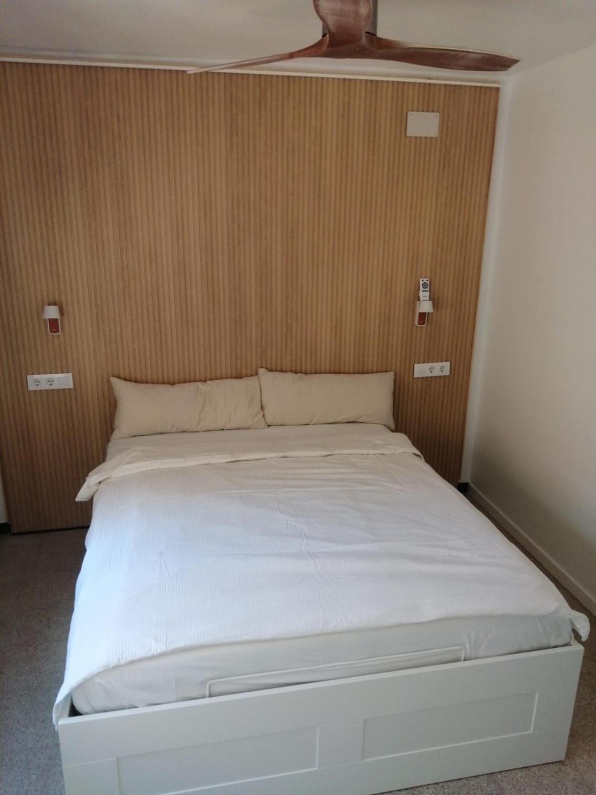 2 Bedroom Large Modern Apartment In Blanes Old Town 50M From The Beach! Dış mekan fotoğraf